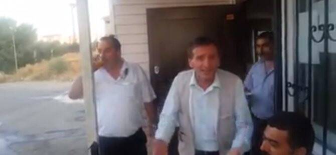 Müthiş bir ses ilahi söylüyor