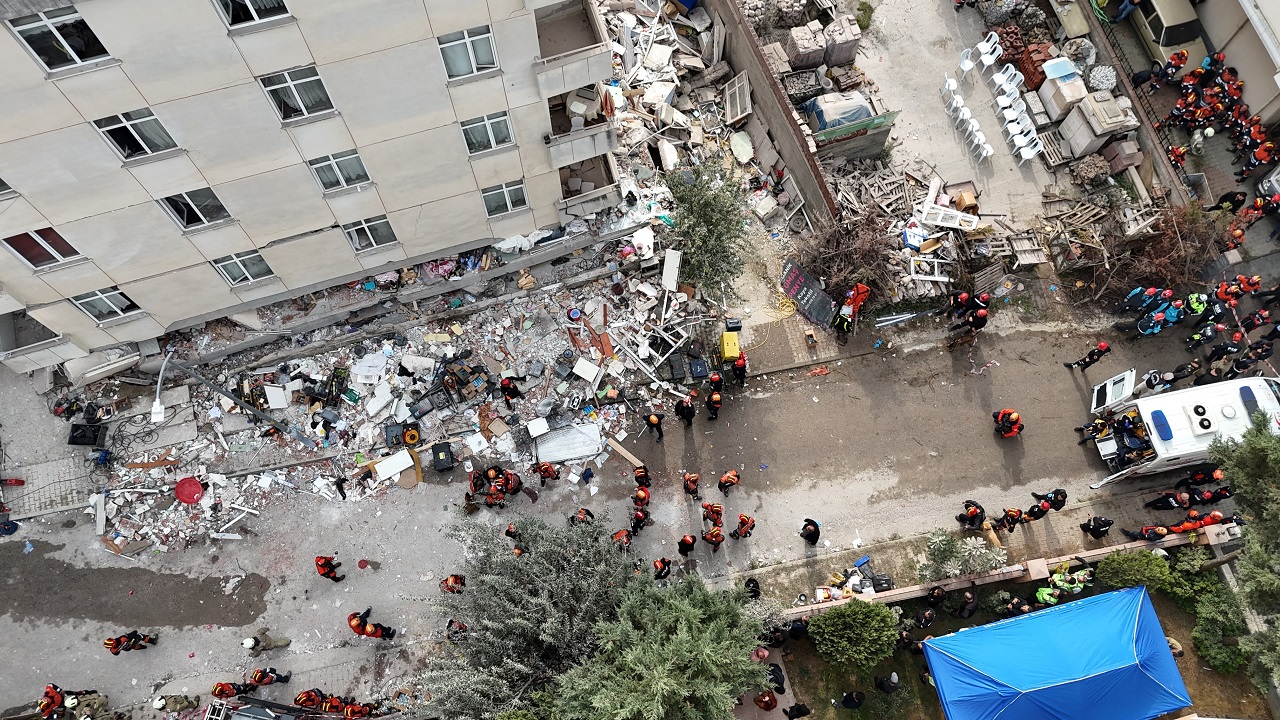 Maltepe'de bina çöktü! İstanbul Valiliği acı haberleri duyurdu