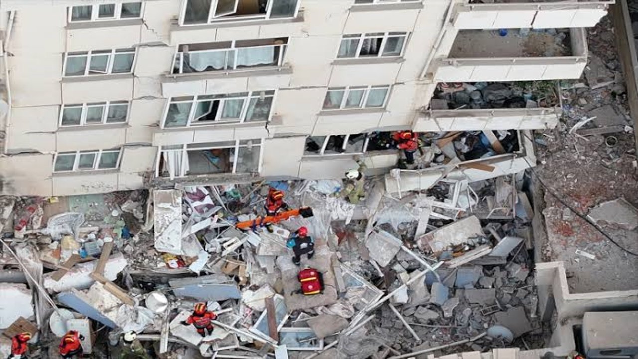 Maltepe'de 2 kişiye mezar olan bina tamamen yıkılıyor!
