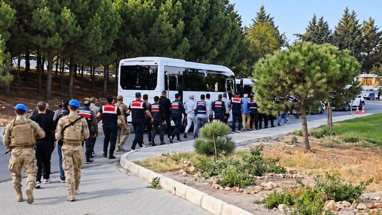 Rüşvet çeşmesinin başını tuttukları yazışmalarla ispatlandı! 10 kişi tutuklandı