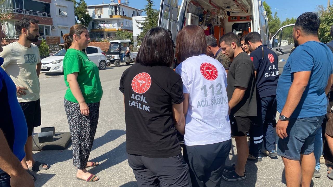 Antalya’da otomobil ile üç tekerlekli bisiklet çarpıştı: 2 yaralı