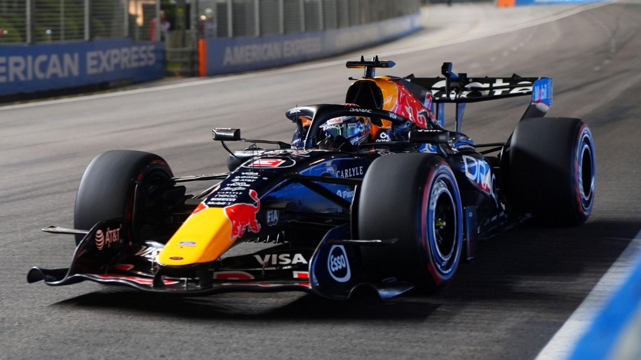 F1'de Singapur'da 'Max' uçtu