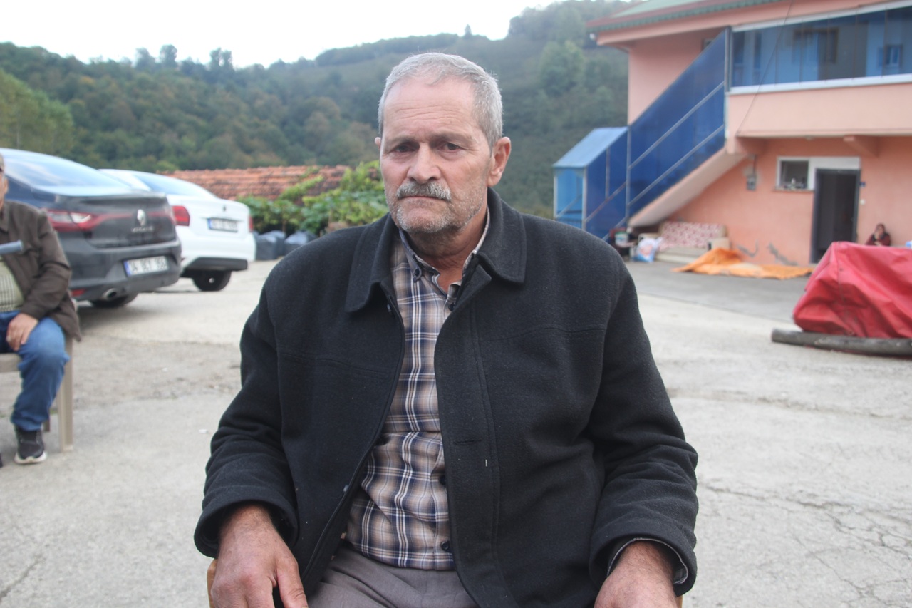 Husumetlileri karısını ve oğlunu öldürdü!