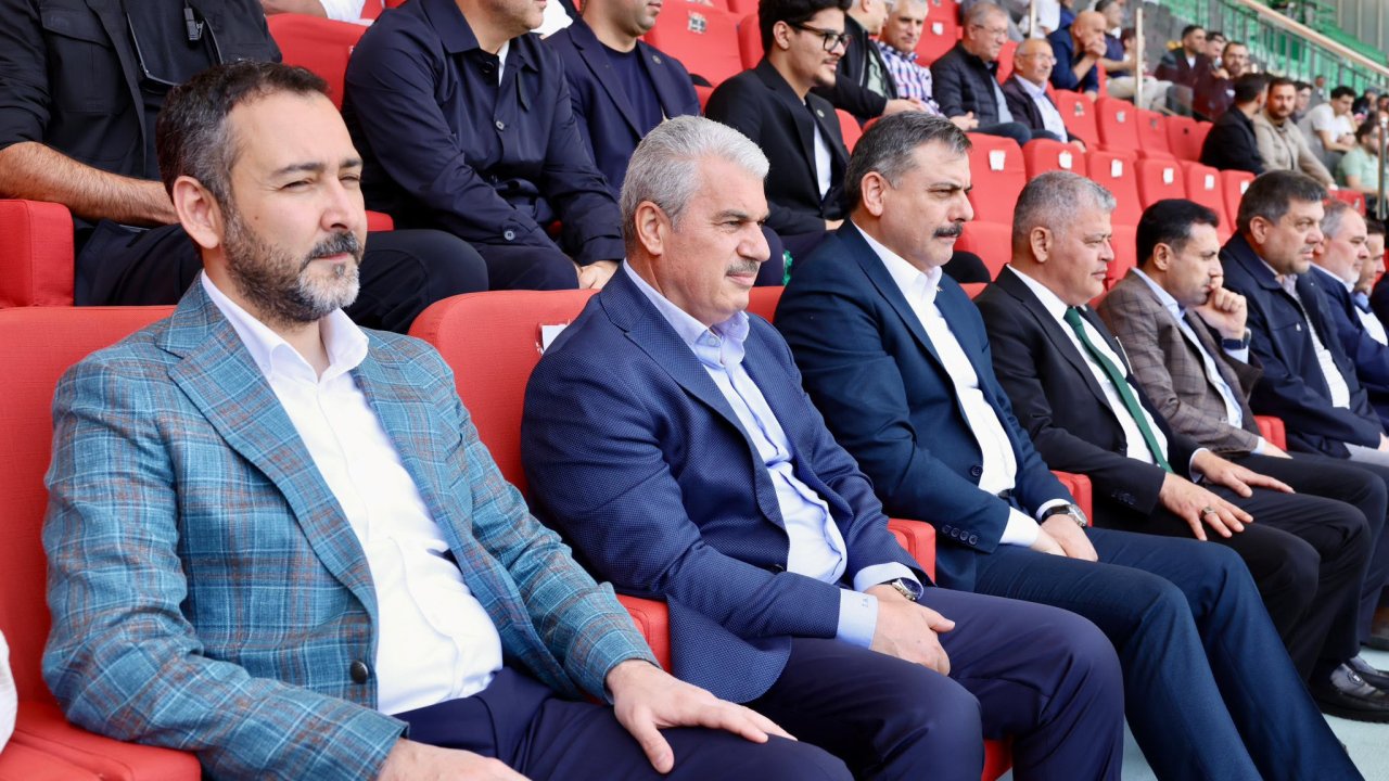 Konyaspor-Başakşehir maçının onur konuğu 'Bakan Mustafa Çiftçi' oldu