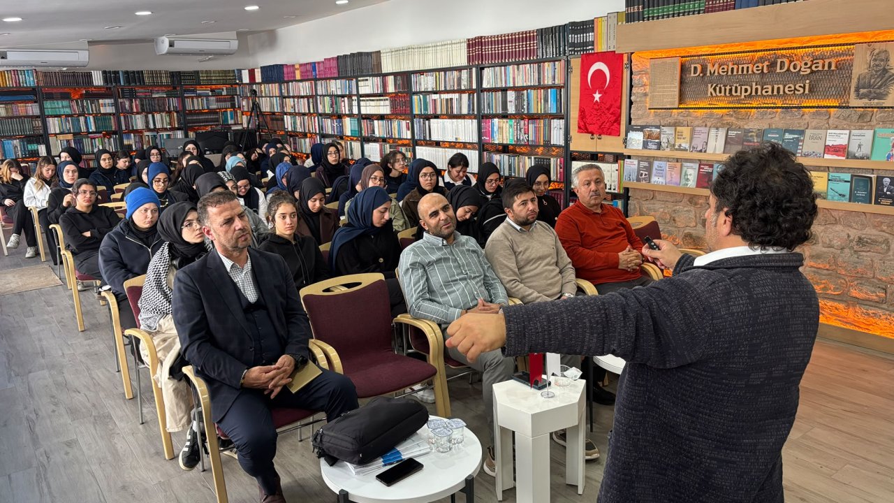 Karatay Belediyesi gençleri ve yazarları buluşturmaya devam ediyor
