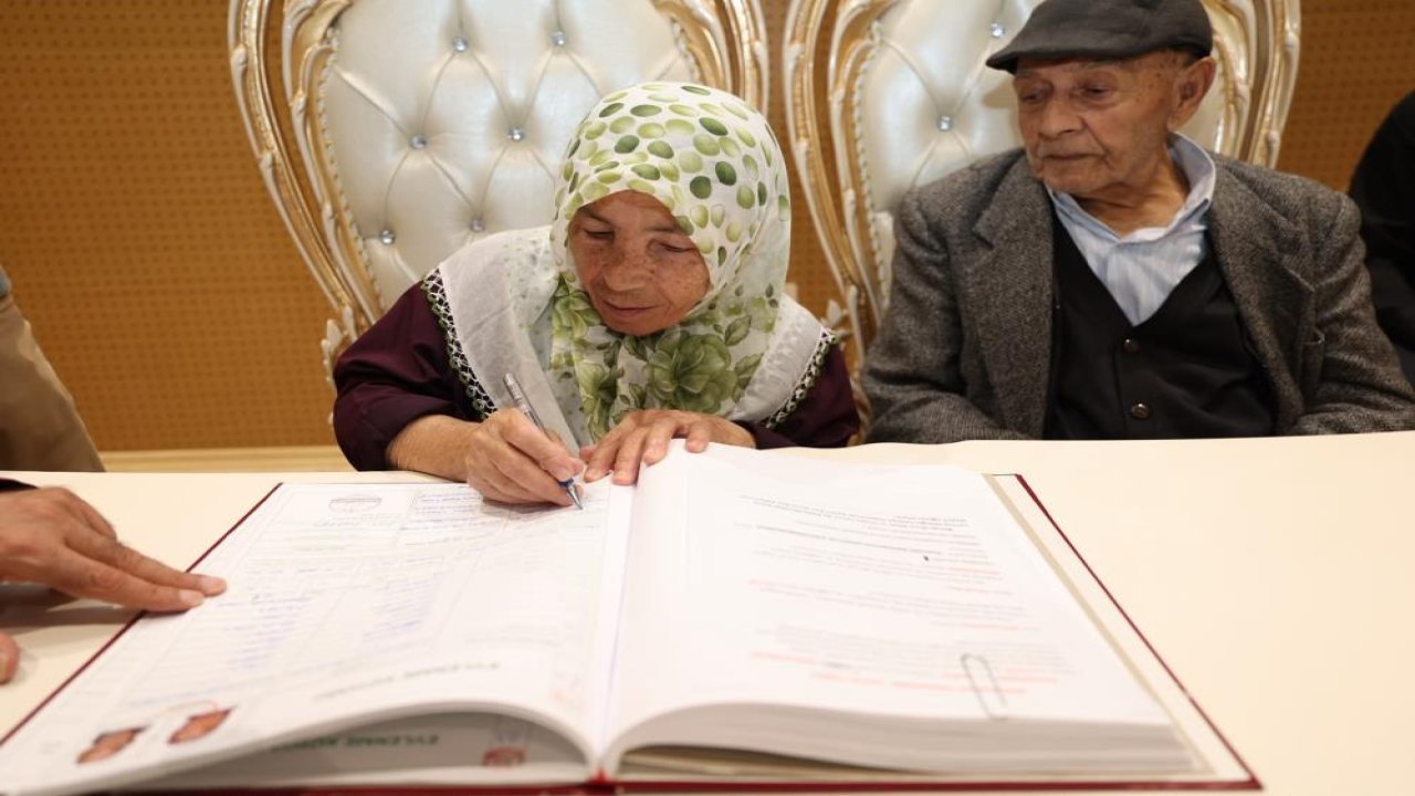 Kocaeli’de görenleri şaşırtan nikah! 86 ve 72 yaşında “evet” dediler