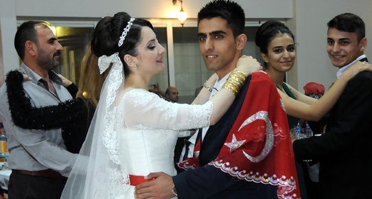 'IŞİD'in ertelettiği' düğün gerçekleşti