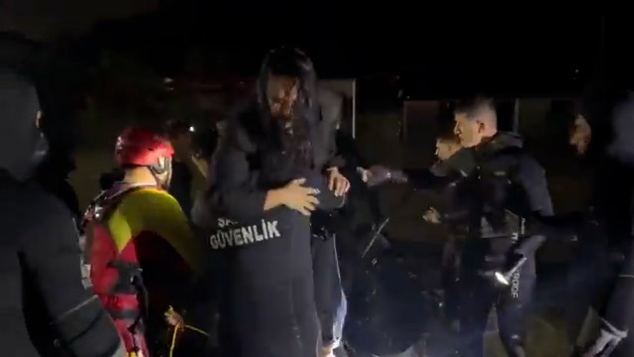 Oyuncu Demet Özdemir sel felaketinde mahsur kaldı
