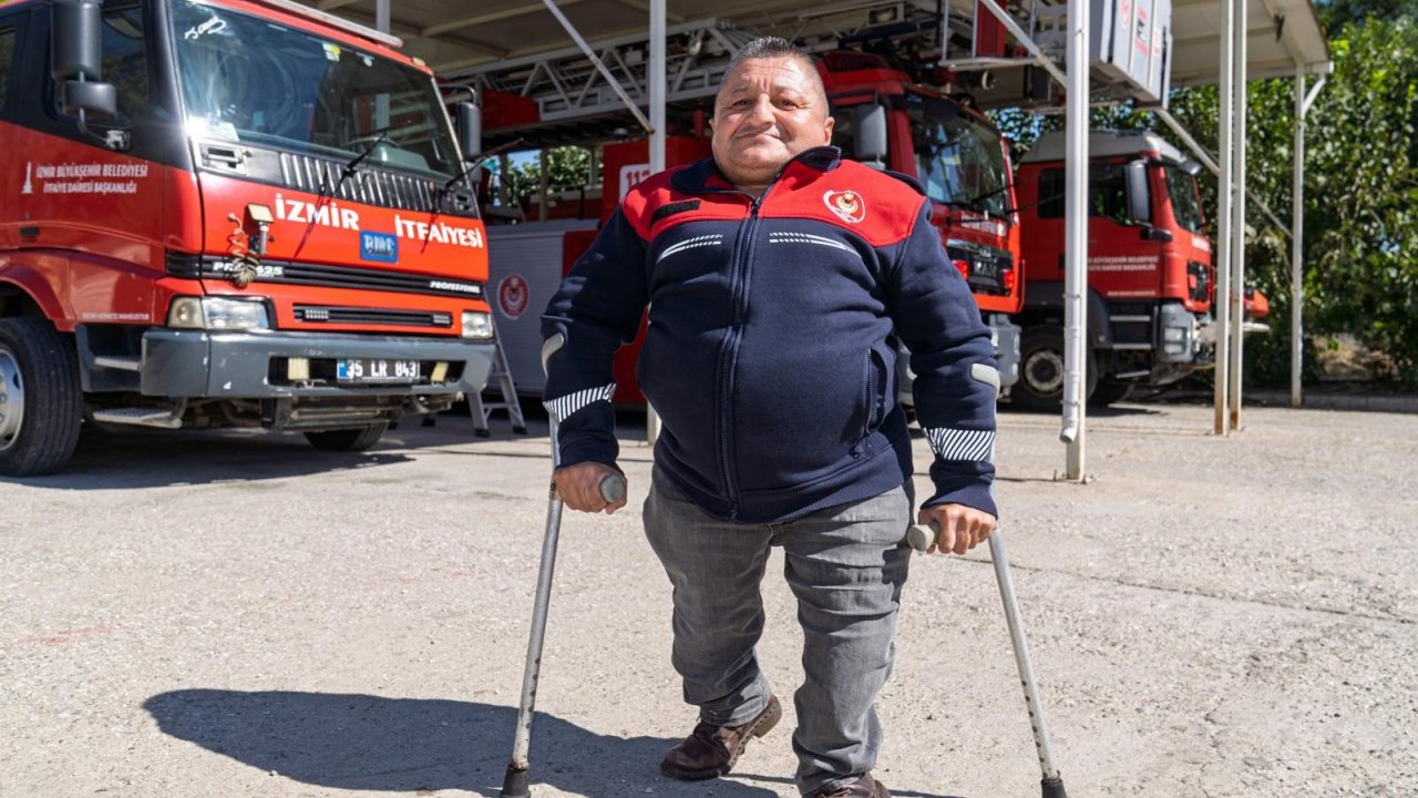 İzmir itfaiyesinin lakabını boyundan alan 110 Yaşar'ı hikayesiyle yürekleri ısıtıyor