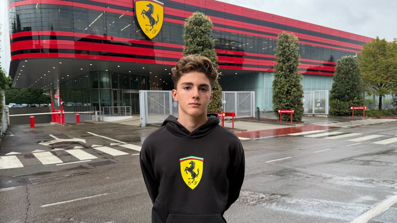 Milli otomobil sporcusu Aksoy Ferrari'de