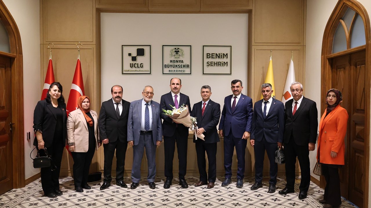 Konya'da muhtarlar Başkan Altay'ı ziyaret etti