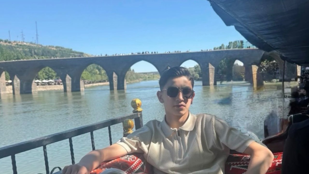 Ailesinin iş yerinde kasada otururken başından vuruldu!