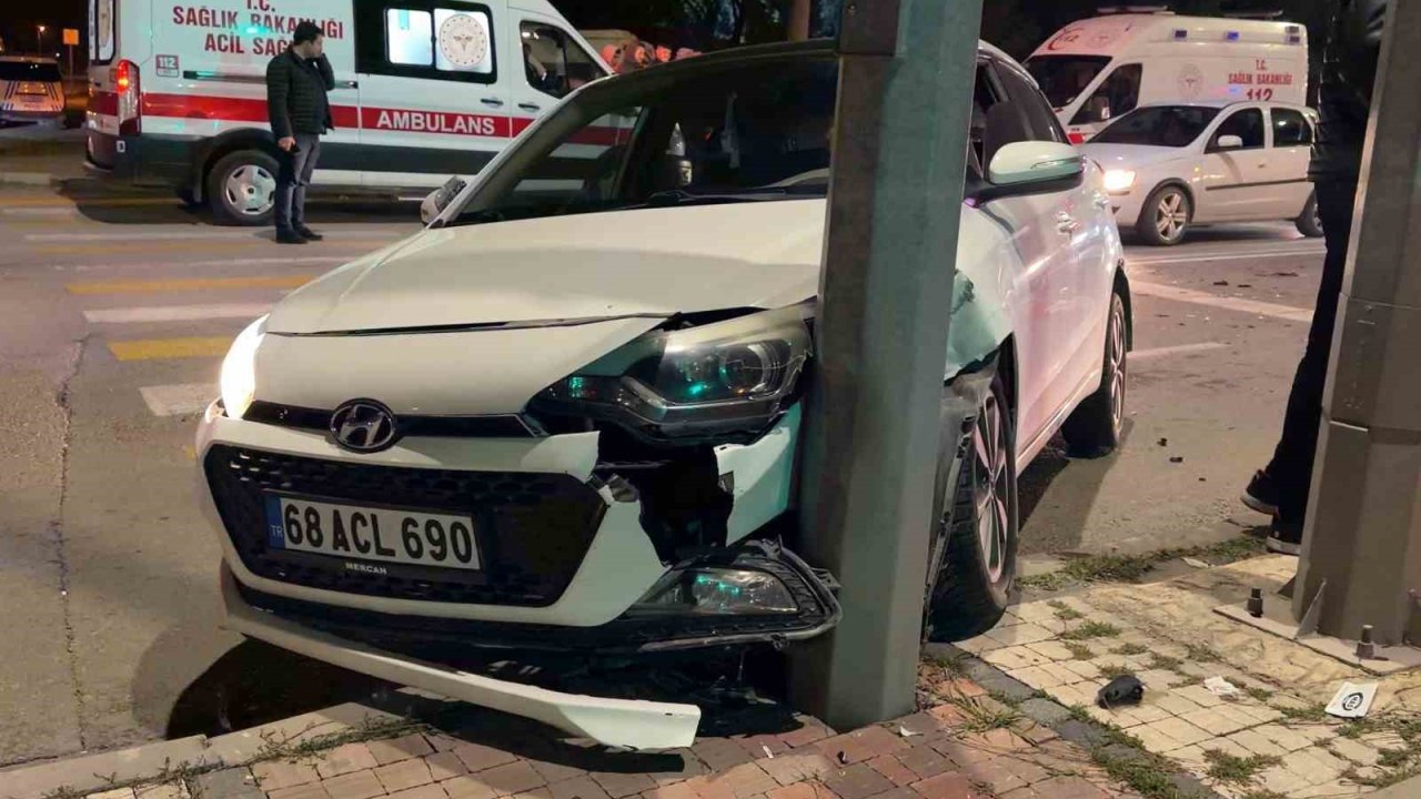 Aksaray’da zincirleme kaza! Araçları hurdaya çevirdi, olay yerinden kaçtı