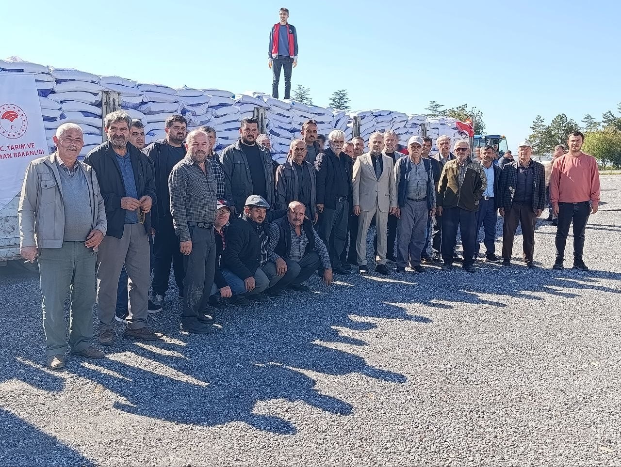 Beyşehir ve Hüyük'te üreticiye 3,6 milyon liralık sertifikalı tohum desteği