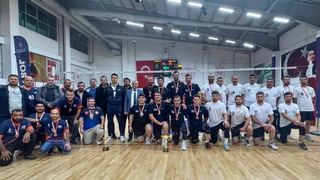 Meram Belediyesi Voleybol Takımı 2. oldu