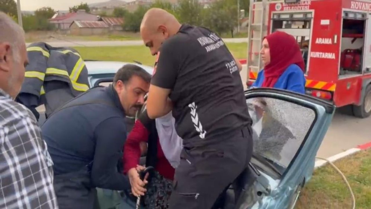 Kontrolden çıkan otomobil refüje çarptı! Yaralıları itfaiye kurtardı