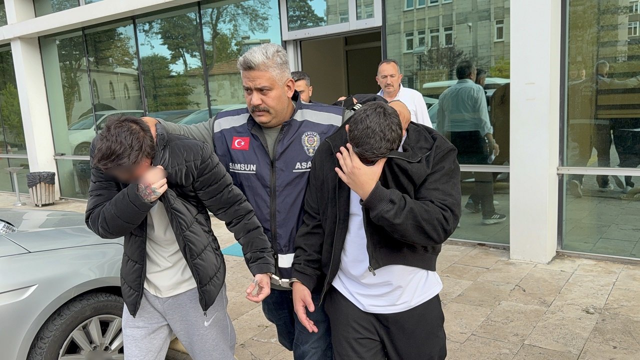 Buluşmaya gitti, çıplak fotoğrafları çekildi!