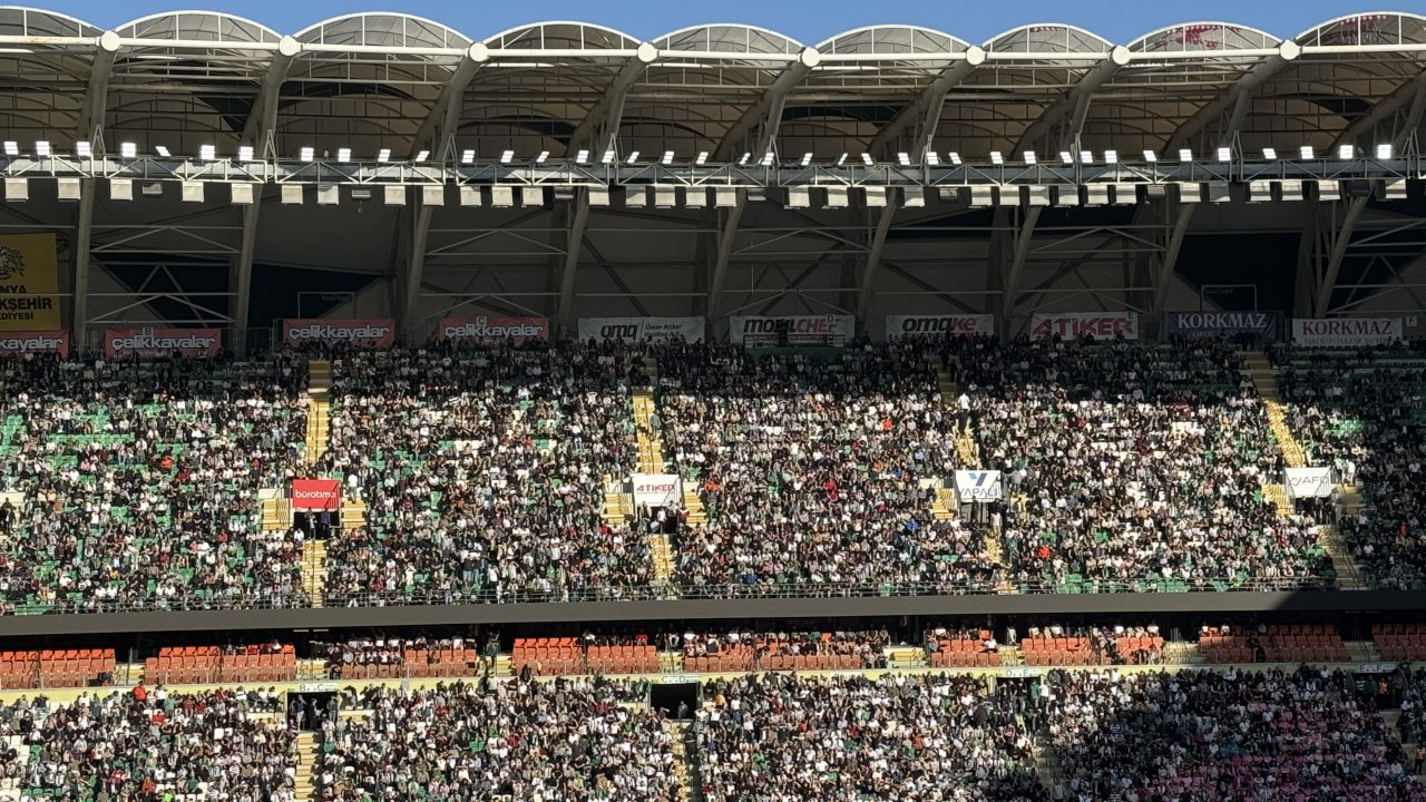 Konyaspor-Gençlerbirliği maçında tribünler doldu