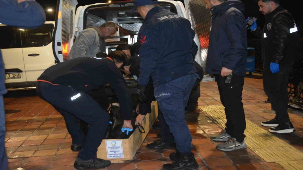 İskeleden denize atlayan genç öldü!