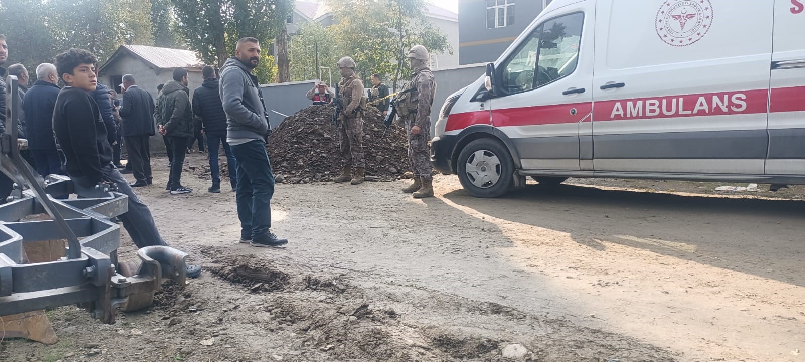 Emekli polis ailesini öldürdü!
