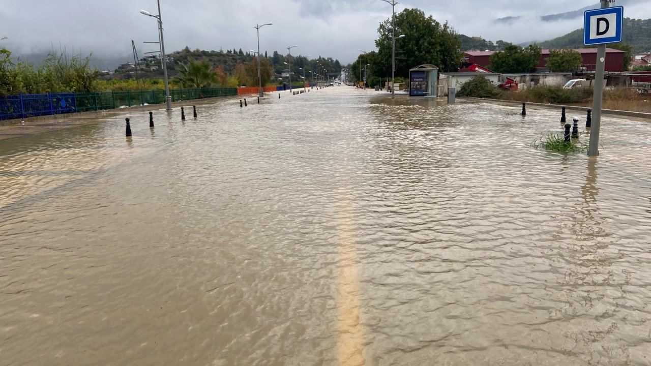 Muğla'da sağanak sonrası sel etkili oldu