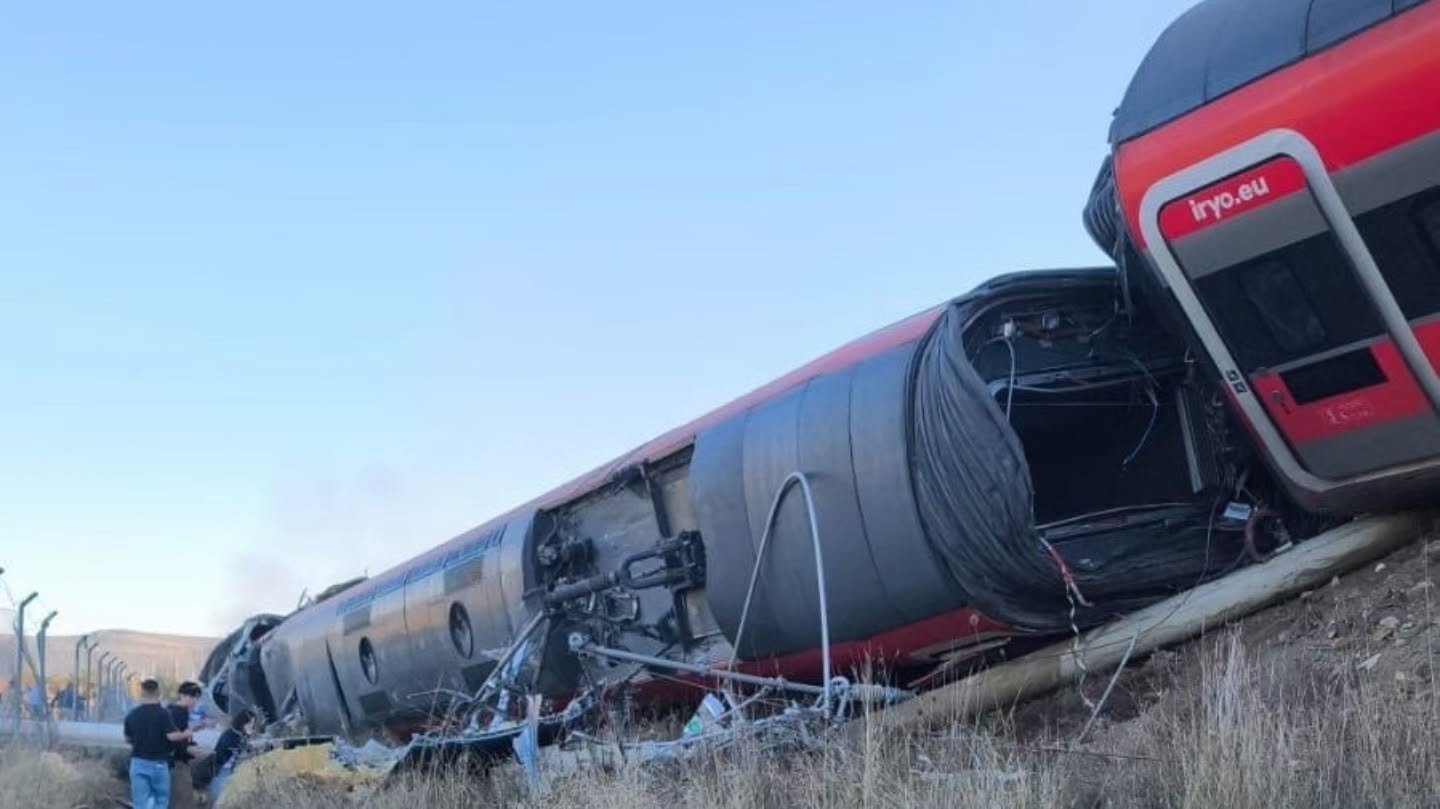 İspanya'da iki hızlı tren çarpıştı: 64 kişi öldü, 58 yaralı var