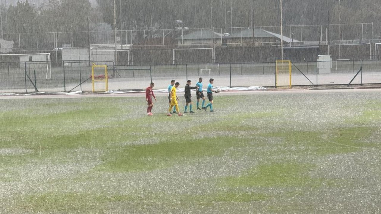 Sağanak yağış stadyumu göle çevirdi! Fethiyespor-Eyüpspor maçı iptal...