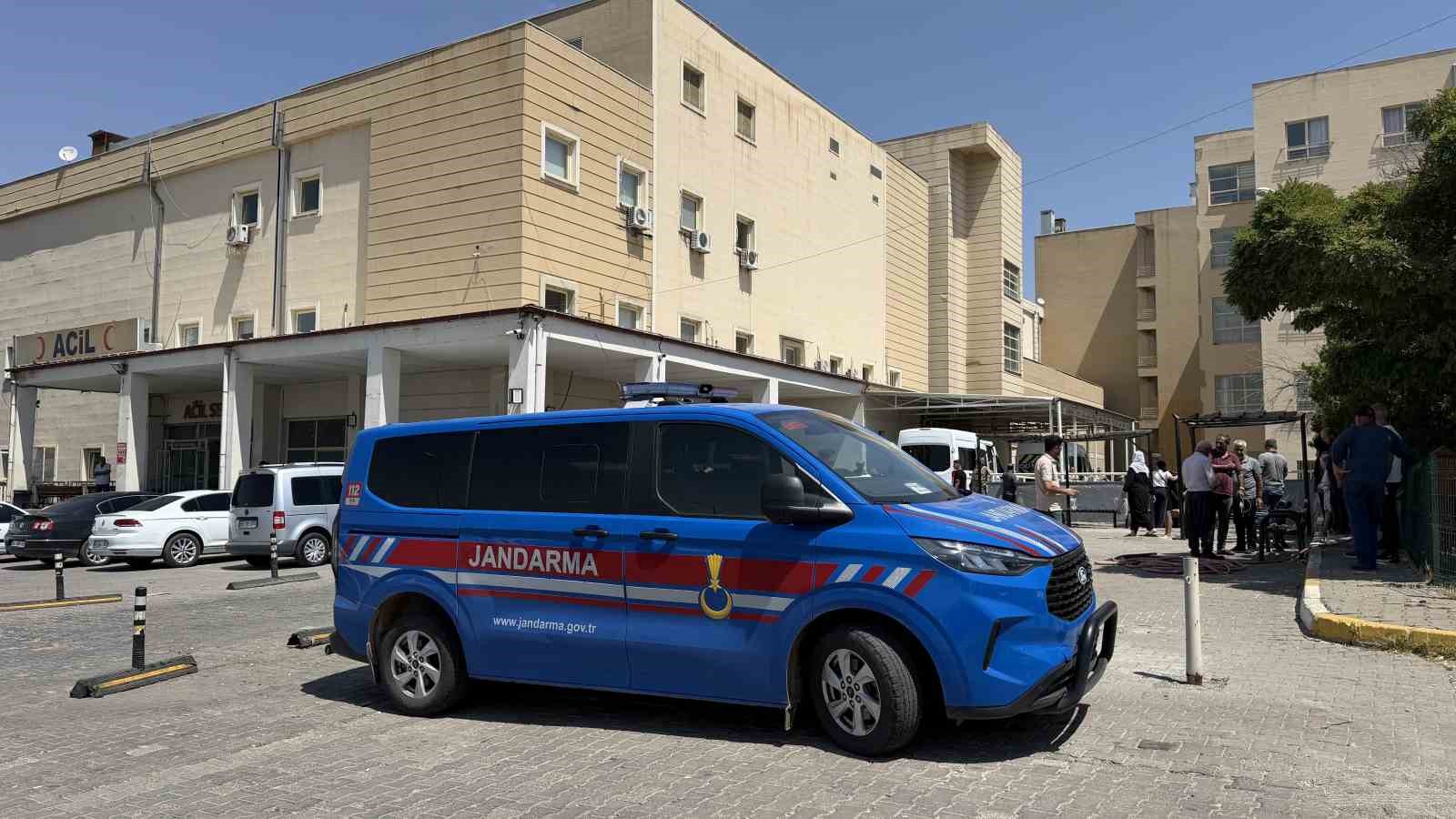 Arazi kavgası, taşlar ve sopalar havada uçuştu