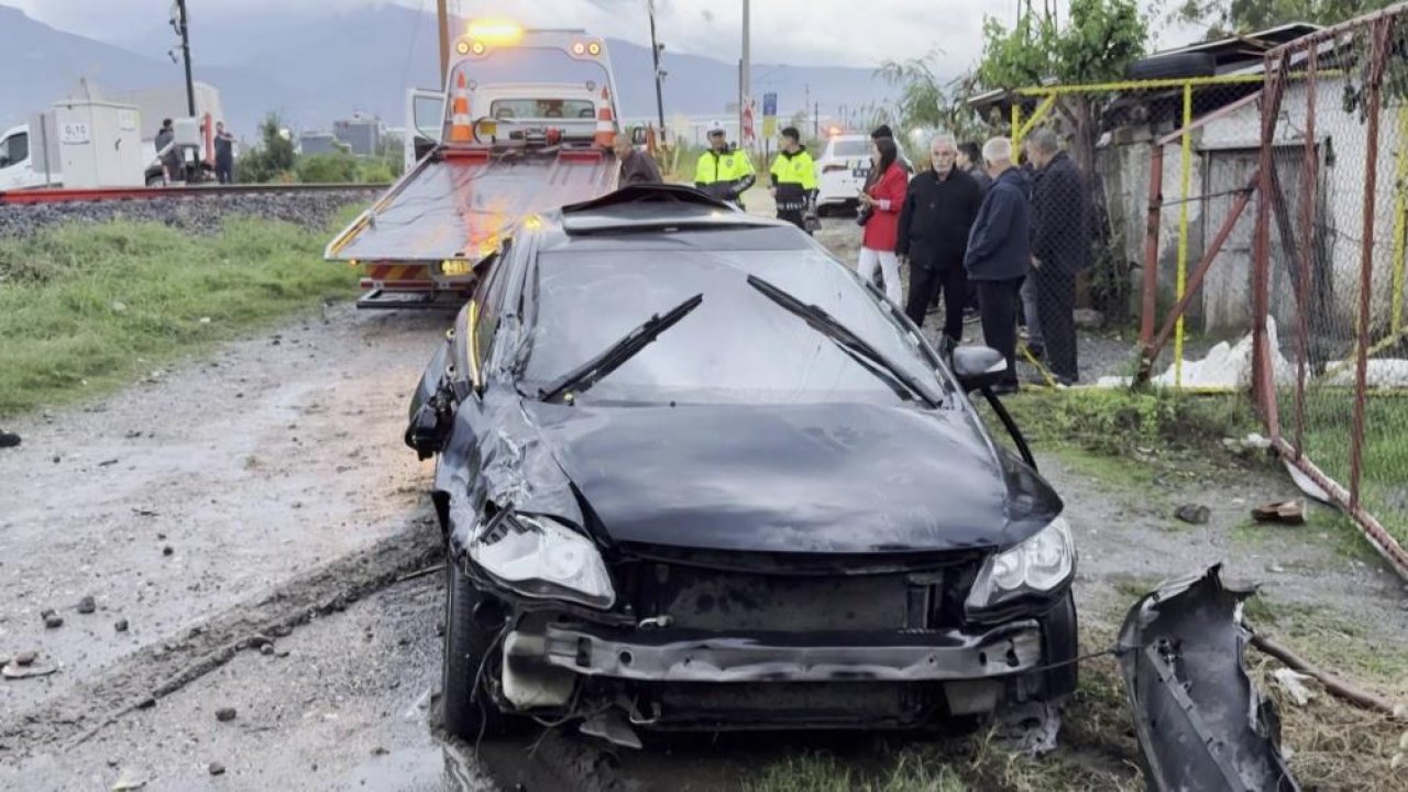 Tren otomobili biçti geçti! Acı ölüm...