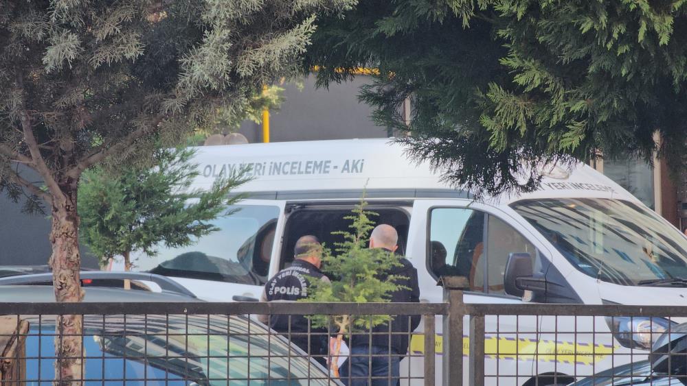 Evde korku dolu anlar! Karı koca birbirini bıçakladı