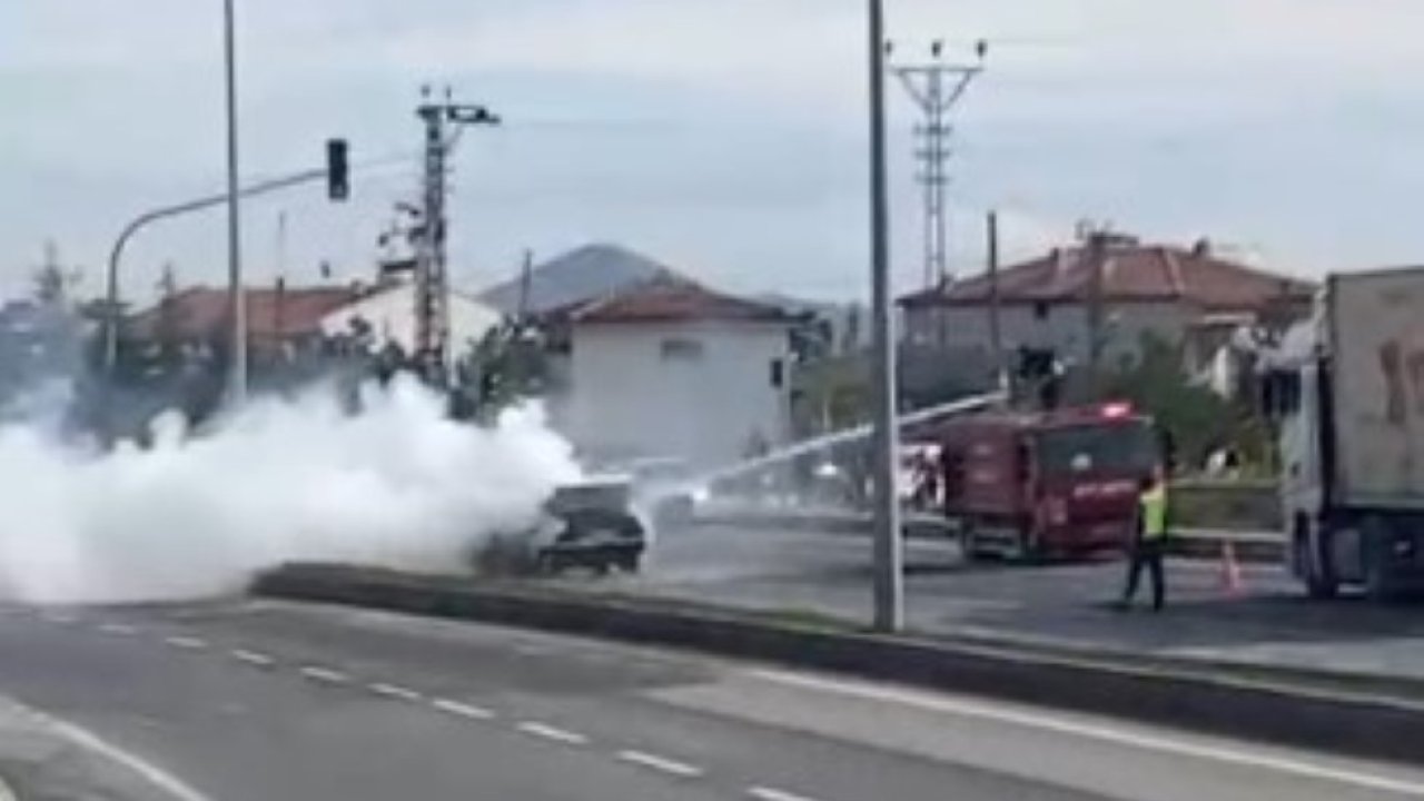 Konya'da seyir halindeki otomobilde yangın çıktı!