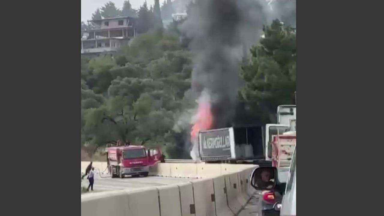 Seyir halindeki tırda yangın paniği