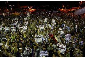 Mısır'da Gergin Bekleyiş Sürüyor