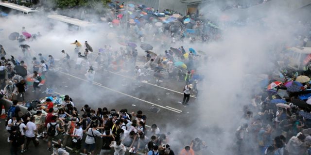 Hong Kong’da Sokaklar Durulmuyor