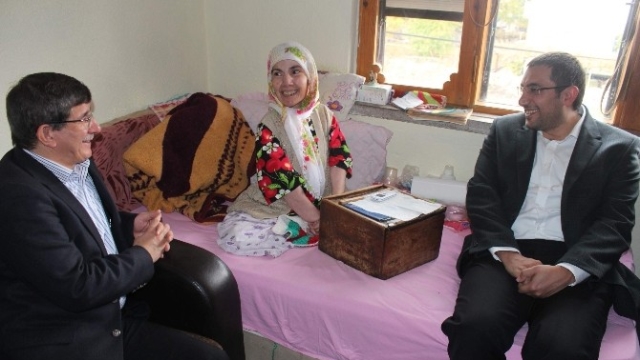 Davutoğlu'nun Ziyaret Ettiği Engelli Kadın Vefat Etti