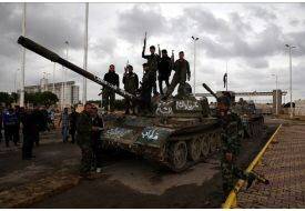 Muhalifler Miniğ Askeri Havaalanının Kontrolünü Ele Geçirdi