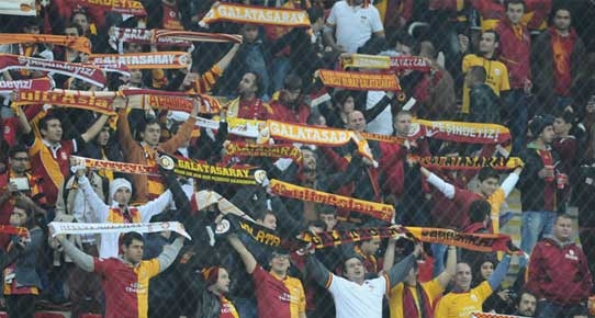 Galatasaraylı taraftarlar arasında kavga