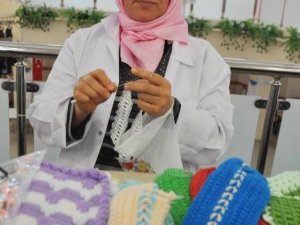 Suriyeli Kadınların Ürünleri Pazarda Satışa Sunuluyor