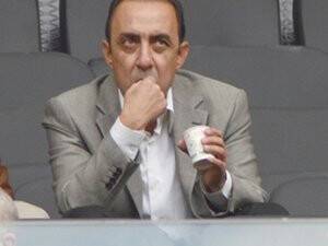 Tribünde çekirdek keyfi