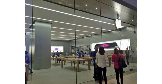 Apple Store açılışı izdihama neden oldu!