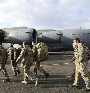 İngiltere son askeri üssünü Afganistan'a devretti