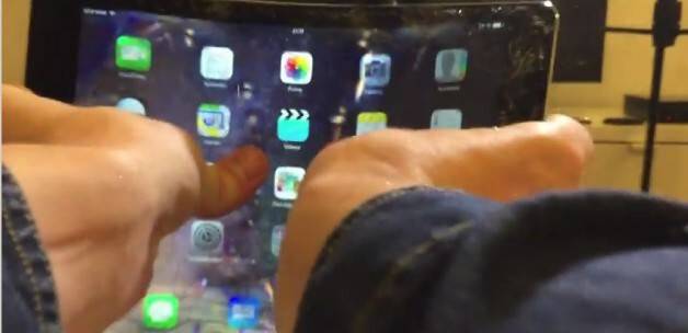 Apple'ın yeni tableti iPad Air 2 de büküldü !