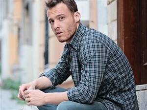 Kerem Bürsin'in Ayakları Yere Sağlam Basıyor