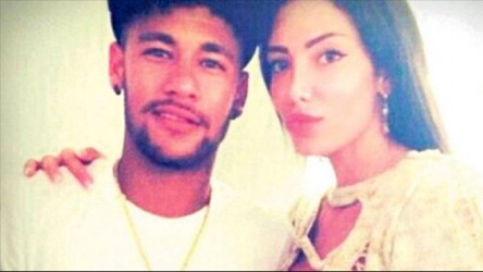 Neymar Ünlü Modeli Özel Jeti ile Barcelona’ya Getirtti