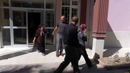 Hırsızlık zanlısı iki kadın tutuklandı