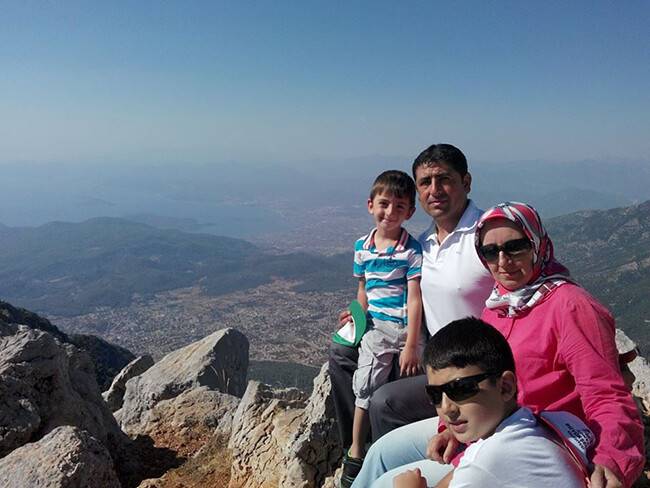 Osman Çamurlu hoca ailesi ile zirvede