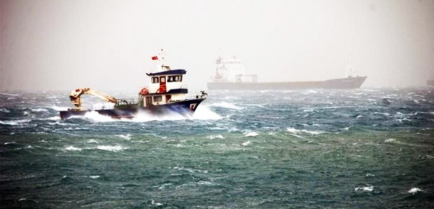 Karadeniz'deki Fırtına Hamsi Fiyatını Vurdu