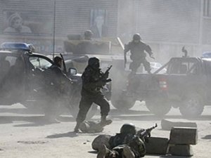 Taliban Saldırılarında 4 Afgan Askeri Ve 10 Militan Öldü