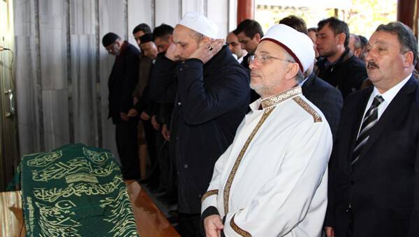 Oğlunun Cenaze Namazını Kıldıran Babanın Gözyaşları