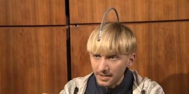 Kafasını Deldirip İnternete Girdiren Anten Taktırdı